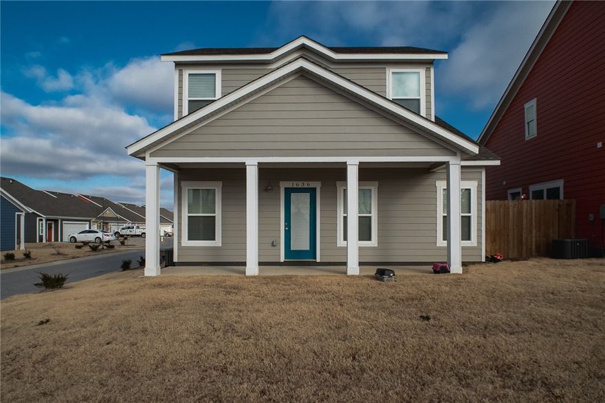 These 3 bedroom, 2.5 bath townhomes include modern finishes like granite counter tops, hardwood floors in the living area, and stainless steel appliances. These all electric homes, keep utility costs low, with only electric, water and trash paid by the tenant. Step out your front door and enjoy the Links at Fayetteville with amenities including, access to the 9 hole golf course, pool, club house, gym, lawn care and even a nearby dog park for your furry friend. Close to all West Fayetteville has to offer, restaurants, coffee shops, easy access to I-49, and the bus route. Call for a showing. Please note: Listed price is for immediate move in only. Manager will hold property for max of 2 weeks with a security deposit