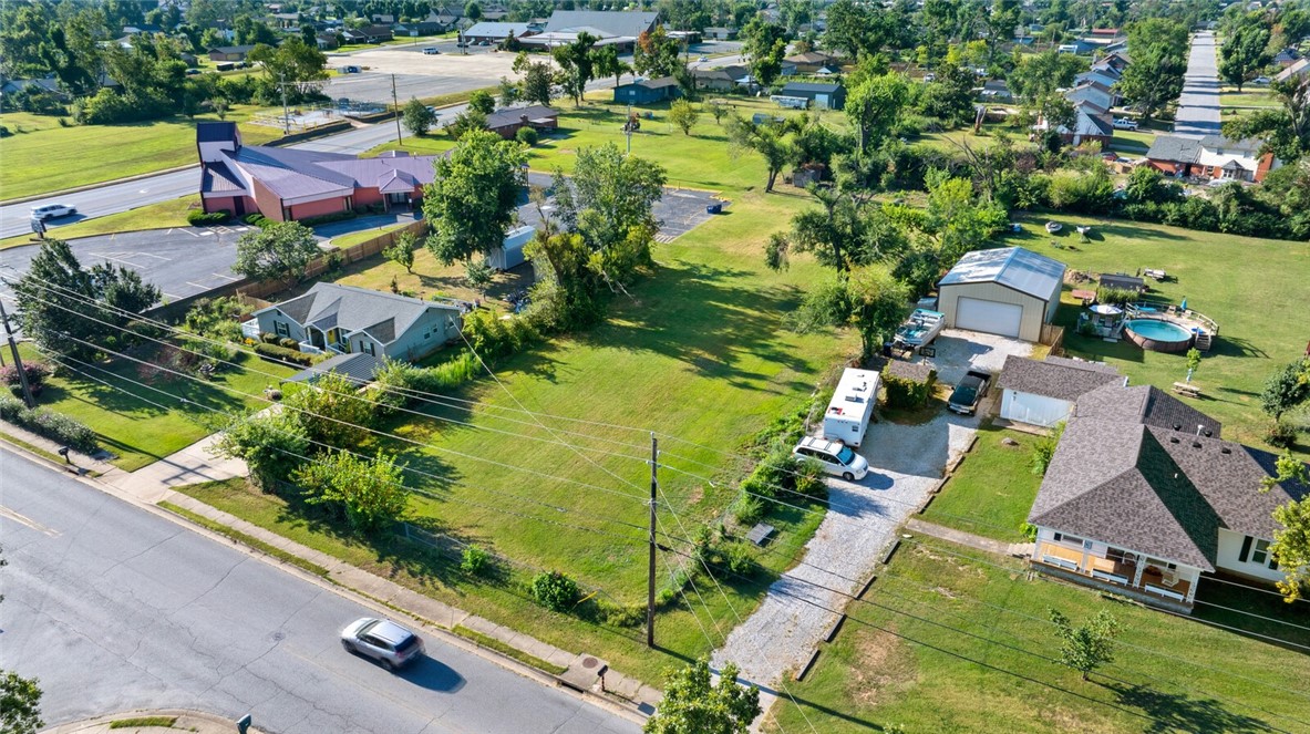 0.81 acres on W Oak St, flat. cleared and ready to build! Zoned R-3