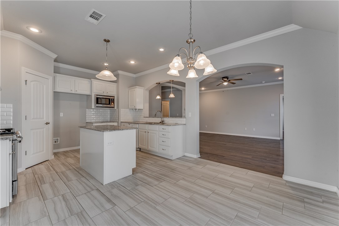 Chelsea Point Ii Rogers - Residential