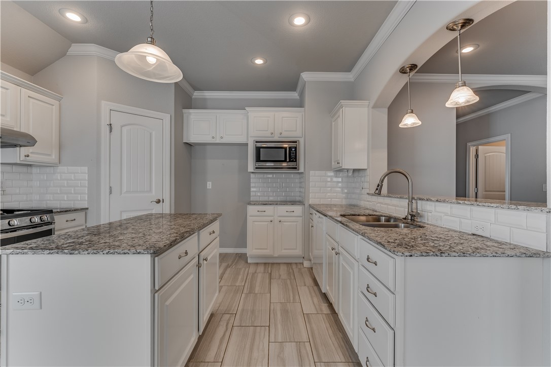 Chelsea Point Ii Rogers - Residential