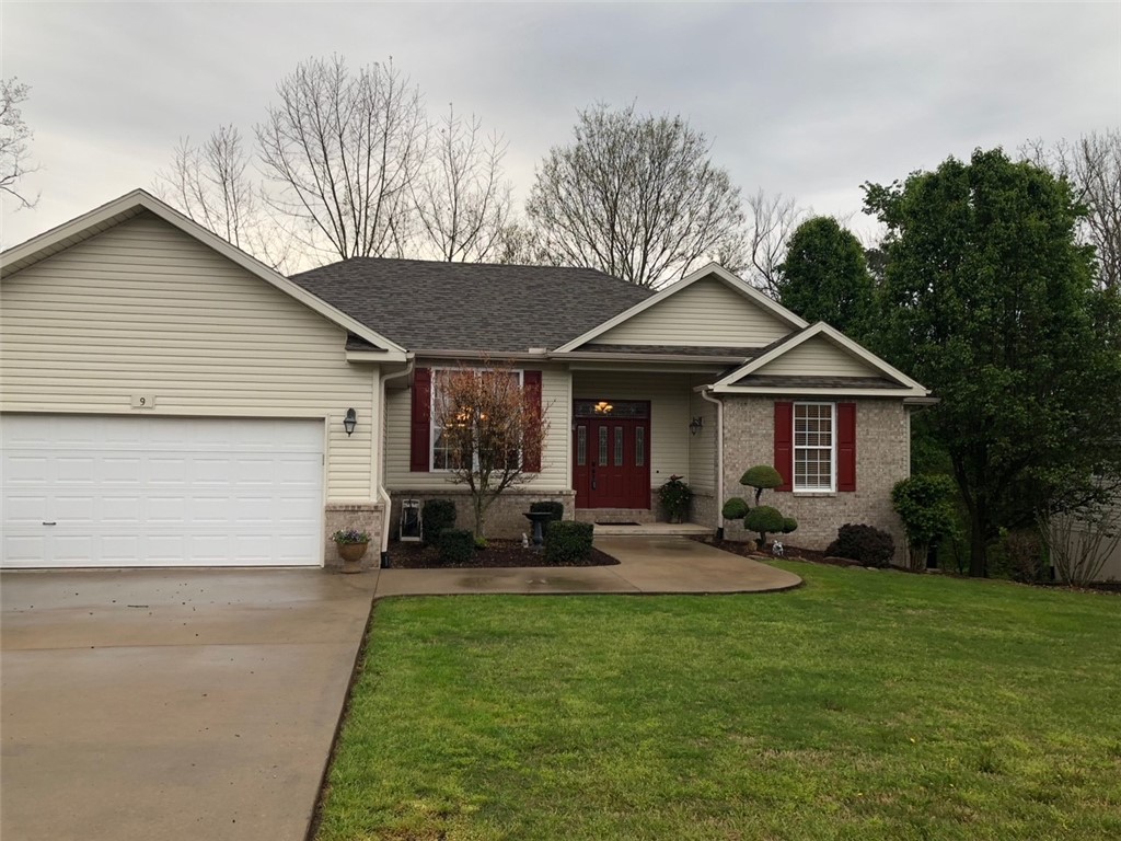 You don't want to miss out on this beautiful home nestled in the Dogwood Hills subdivision. Kitchen features eat in kitchen plus formal dining area for a large gathering. Home has two decks for all your entertaining needs. Downstairs has a wet bar and pool table that conveys with the house. Tons of storage space available in the attic and under the house. Located in it's natural setting close to the bike trails and many other amenities Bella Vista offers. Just minutes to Downtown Bentonville! Home had new roof and Heatpump installed in 2019, New Water heater in 2020, and Pool table downstairs conveys.