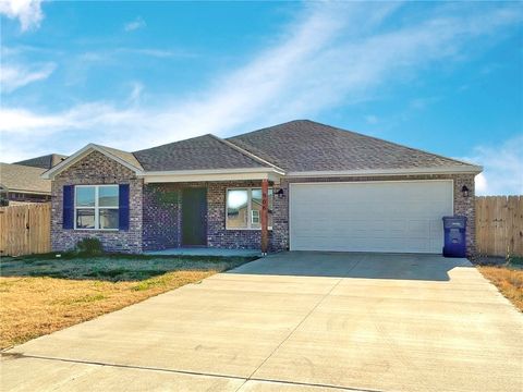 Photo of 906 W Aiden Drive, Siloam Springs, AR 72761 (MLS # 1329292)