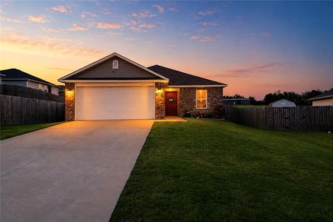 Photo of 2610 Broken Spoke Lane, Farmington, AR 72730 (MLS # 1348553)