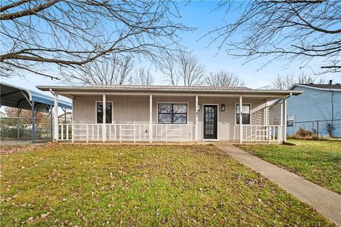 Photo of 1186 Eubanks Street, Decatur, AR 72722 (MLS # 1331060)