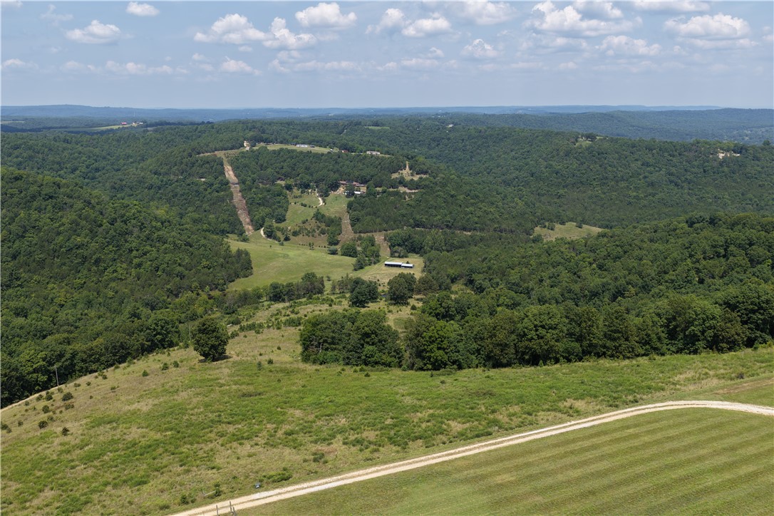 Discover the perfect blend of seclusion, natural beauty, and convenience with this stunning 42.3-acre property. Featuring a mix of open pasture and mature woods, the land offers incredible versatility ā ideal for building your dream home, a private retreat, or a prime hunting property. Enjoy two ponds, including a spring-fed pond tucked away in a peaceful, private setting.
Located just 19 minutes from Berryville and only 10 minutes from Eureka Springs, youāll have the best of both worlds ā quiet country living with easy access to town. Outdoor enthusiasts will love being just 3 miles from Kings River Outfitters, 2 miles from Rockhouse Public Access on the Kings River, and bordering the Madison County Wildlife Management Area.
