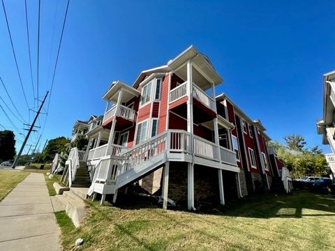 Photo of 1049 N Leverett Avenue, Fayetteville, AR 72701 (MLS # 1336388)