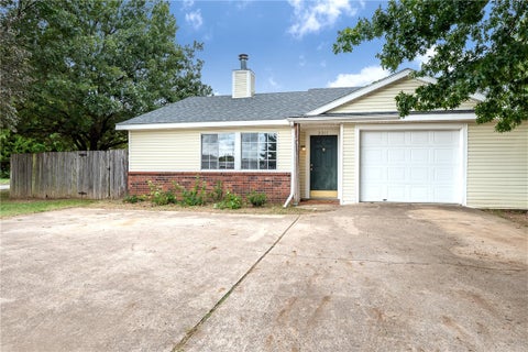 Photo of 2011 Chestnut Avenue, Fayetteville, AR 72703 (MLS # 1360866)