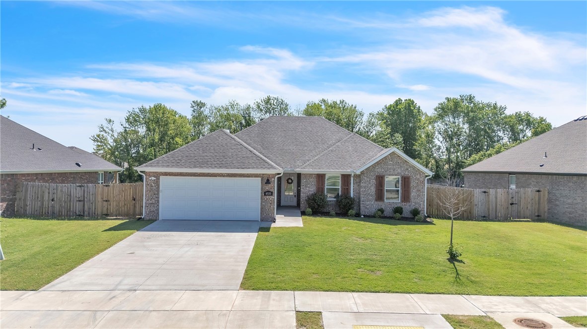This inviting Springdale home sits in a quiet, well-kept neighborhood and offers a bright, open layout designed for both everyday living and entertaining. The spacious living area features tall ceilings and a cozy fireplace, flowing seamlessly into the dining space and kitchen.
Enjoy a well-appointed kitchen with ample cabinet storage, stainless steel appliances, and a breakfast barāperfect for casual meals or morning coffee. The primary suite is a relaxing retreat with a large walk-in closet and a spa-like bath featuring dual vanities, a soaking tub, and separate shower.
Two additional bedrooms offer flexibility for guests, family, or a home office. Step outside to a private, fenced backyard with a covered patioāideal for relaxing, pets, or entertaining. Recent upgrades include a new roof and gutters for added peace of mind.
Ideally located just minutes from schools, shopping, dining, and I-49, this home combines peaceful neighborhood charm with everyday convenience.