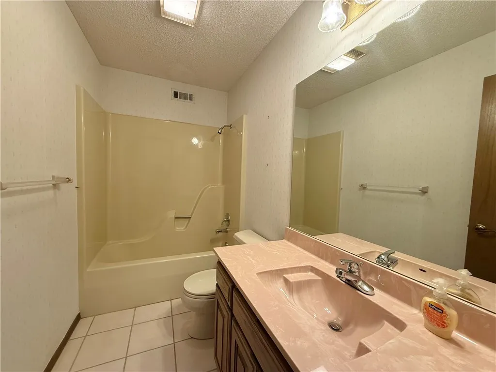 Bella Vista, Arkansas 72715, United States, 4 Bedrooms Bedrooms, ,3 BathroomsBathrooms,Residential,Active,214707