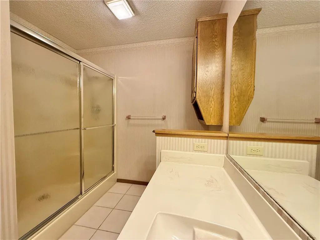 Bella Vista, Arkansas 72715, United States, 4 Bedrooms Bedrooms, ,3 BathroomsBathrooms,Residential,Active,214707