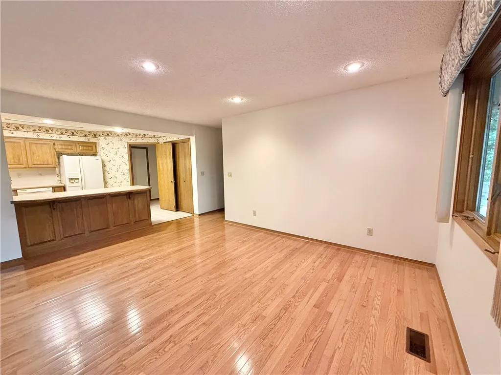 Bella Vista, Arkansas 72715, United States, 4 Bedrooms Bedrooms, ,3 BathroomsBathrooms,Residential,Active,214707