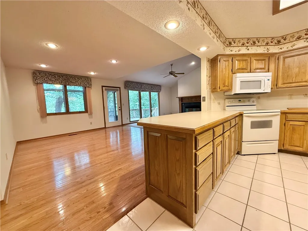 Bella Vista, Arkansas 72715, United States, 4 Bedrooms Bedrooms, ,3 BathroomsBathrooms,Residential,Active,214707