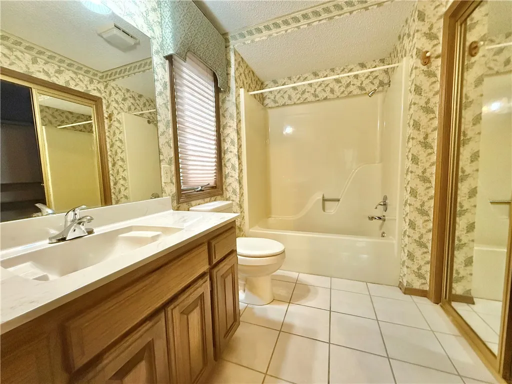 Bella Vista, Arkansas 72715, United States, 4 Bedrooms Bedrooms, ,3 BathroomsBathrooms,Residential,Active,214707