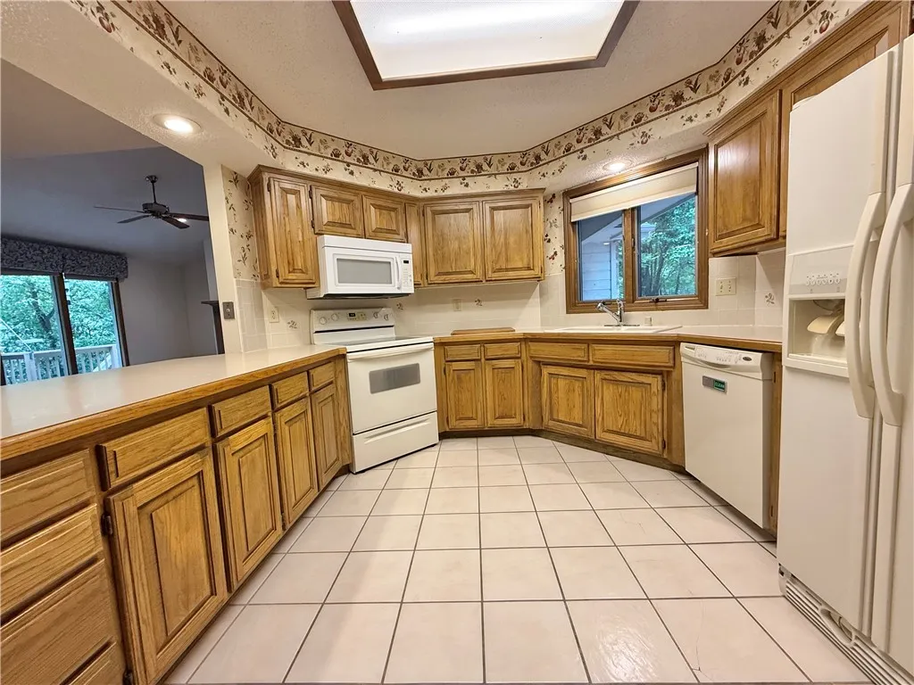 Bella Vista, Arkansas 72715, United States, 4 Bedrooms Bedrooms, ,3 BathroomsBathrooms,Residential,Active,214707