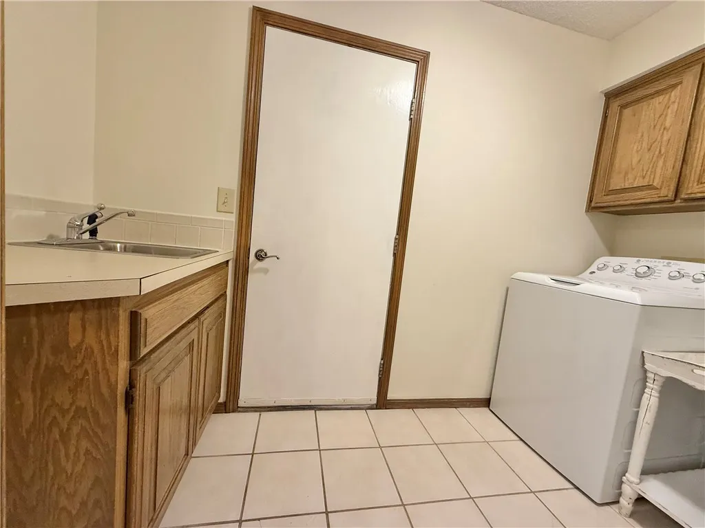 Bella Vista, Arkansas 72715, United States, 4 Bedrooms Bedrooms, ,3 BathroomsBathrooms,Residential,Active,214707