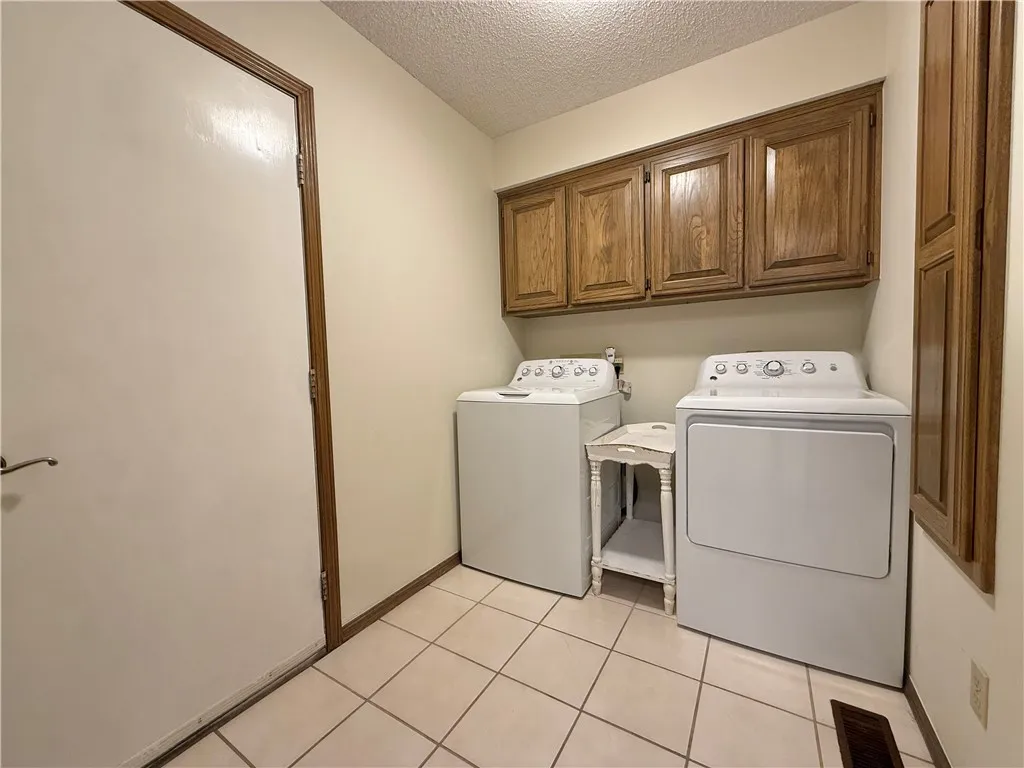 Bella Vista, Arkansas 72715, United States, 4 Bedrooms Bedrooms, ,3 BathroomsBathrooms,Residential,Active,214707