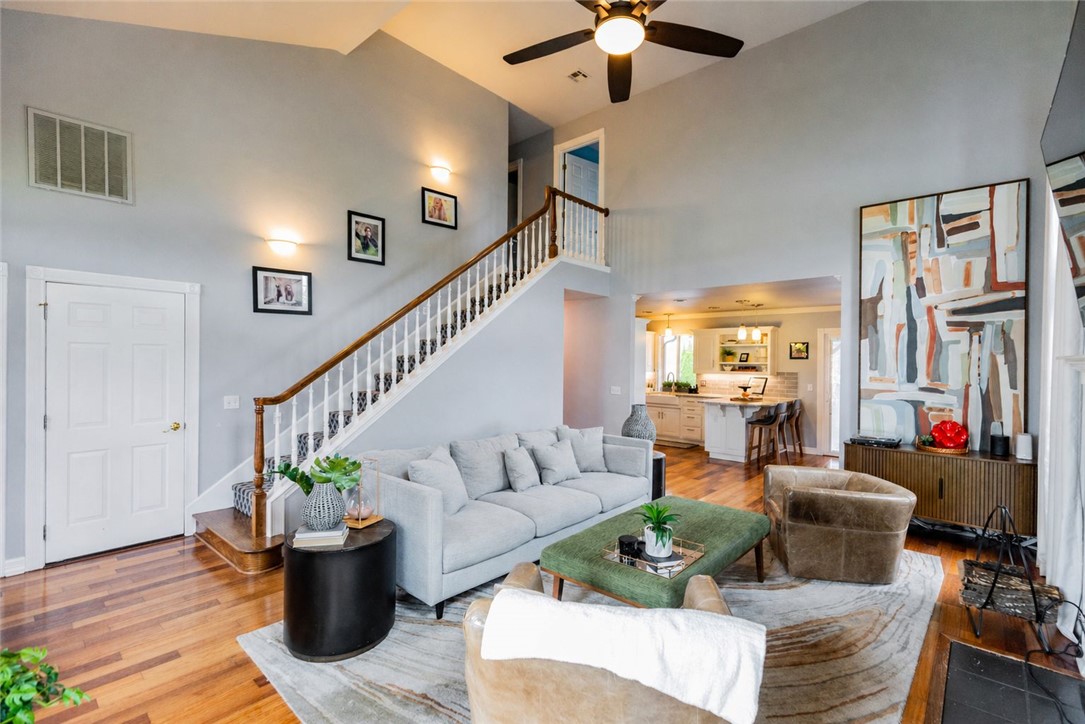 Whispering Timbers Ph 12 Rogers - Residential