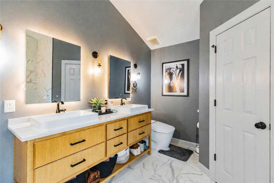 Whispering Timbers Ph 12 Rogers - Residential