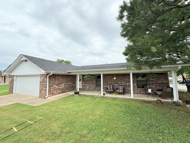 Charming 3-bedroom, 2-bath home in a quiet Russellville neighborhood! This well-maintained property features a spacious living area with vaulted ceilings, a cozy fireplace, and plenty of natural light. The kitchen offers ample storage and a breakfast nook. Enjoy relaxing on the covered patio overlooking a fenced backyard—perfect for entertaining or pets. Conveniently located near schools, parks, and shopping. Move-in ready and waiting for you!