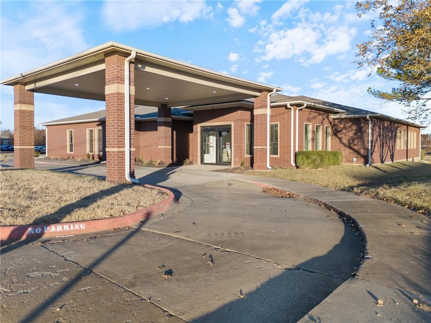 +/- 7,000 SF prime Medical/Office space located just off W Walnut St, one of Rogers' busiest corridors
with 28,000 VPD! This property is also conveniently located about 0.7 miles from I-49, which sees
approx. 100,000 VPD! Features of this space include: Welcoming reception and waiting area, spacious
conference room, 4 restrooms for convenience, private offices for staff or administration, break room,
lab space and nurses station, large treatment room, and private exam rooms for patient care. Situated
near national retailers like Marshalls, Beall's, 7 Brew Coffee, Chick-fil-A, Raising Cane's, and more, this
space offers both high visibility and accessibility. Don't miss out on this premium location for your
medical or office needs!
