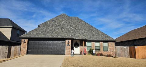 Photo of 711 Taylor Street, Siloam Springs, AR 72761 (MLS # 1331272)