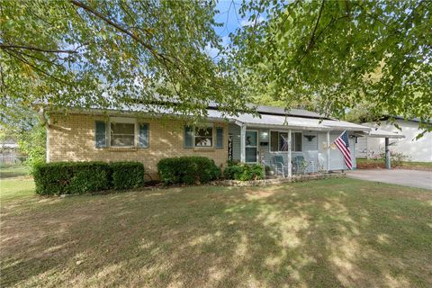 Photo of 1804 Shelby Avenue, Springdale, AR 72762 (MLS # 1326570) Photo of 1804 Shelby Avenue, Springdale, AR 72762 (MLS # 1326570)
