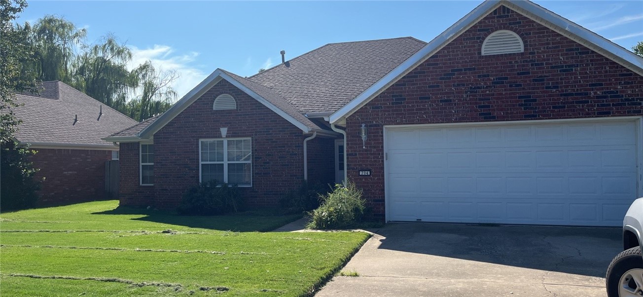 Great location in Bentonville!! Carpet in the bedrooms only and Laminate throughout. 4 Bedroom, 2 bath all brick located off of 8th Street. Convenient to trails and Bentonville Square. Eat in kitchen and dining room. Gas fireplace in the living room. Primary bedroom has walk-in closet. Large fenced in back yard. Nice covered patio.