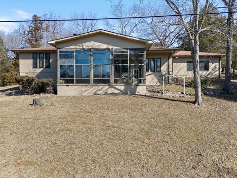 Photo of 27 Horseshoe Drive, Holiday Island, AR 72631 (MLS # 1336444)