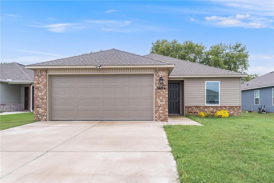This beautiful rental offers a perfect open layout, creating a spacious and welcoming atmosphere. With its seamless flow between living areas, it’s designed for both comfort and functionality