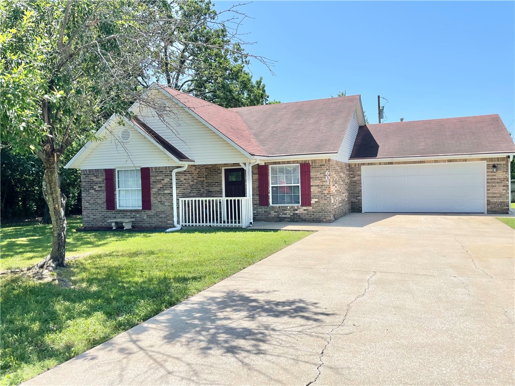 One Owner, Doll House! New paint, all appliances convey, new light fixtures, home has been very well cared for! 3 bedroom split floorplan with 2 full baths, lots of storage, including 2 walk-in closets in the master suite! Perfectly located at the end of Charlotte street, you will love the privacy and tree lined lot! Showings start Thursday 6/16 at 9 AM through Monday June 20th at 5 PM. Offers due in by Tuesday 6/21 at 10 AM with expiration June 21st at 5 PM.