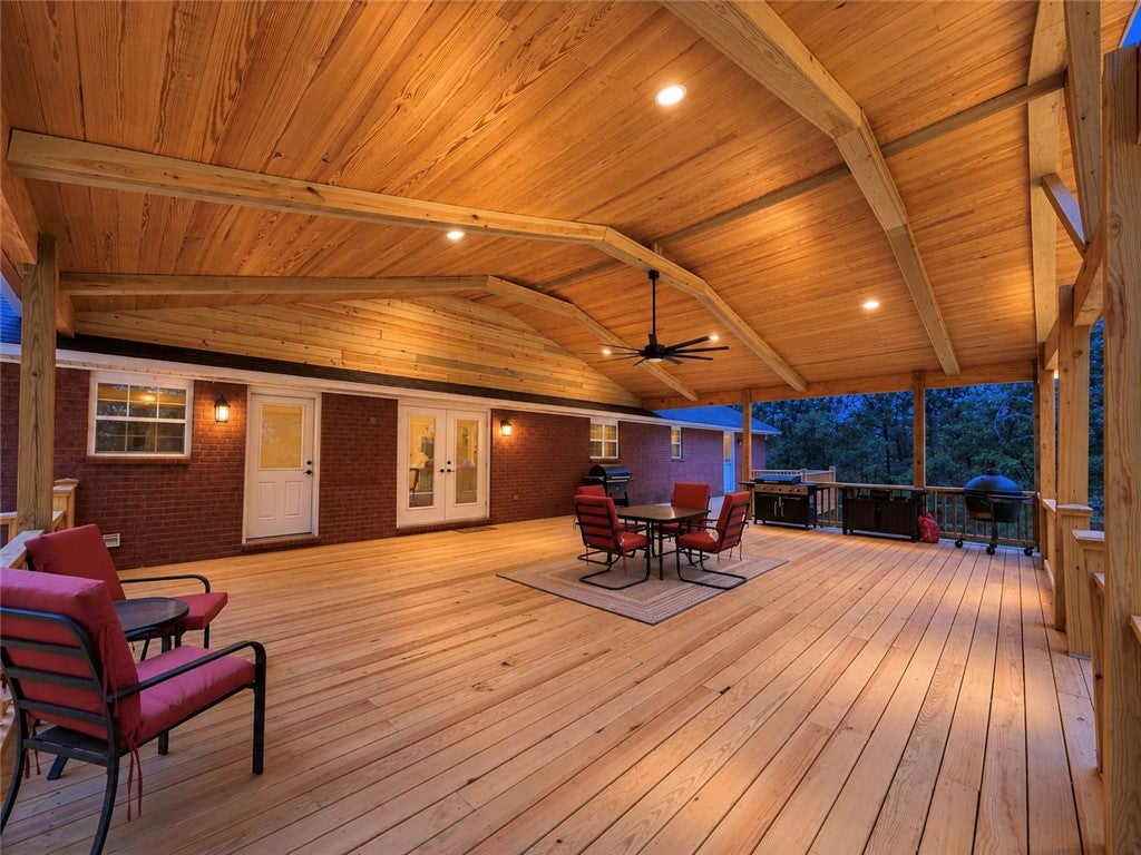 220 Tall Timber Cove