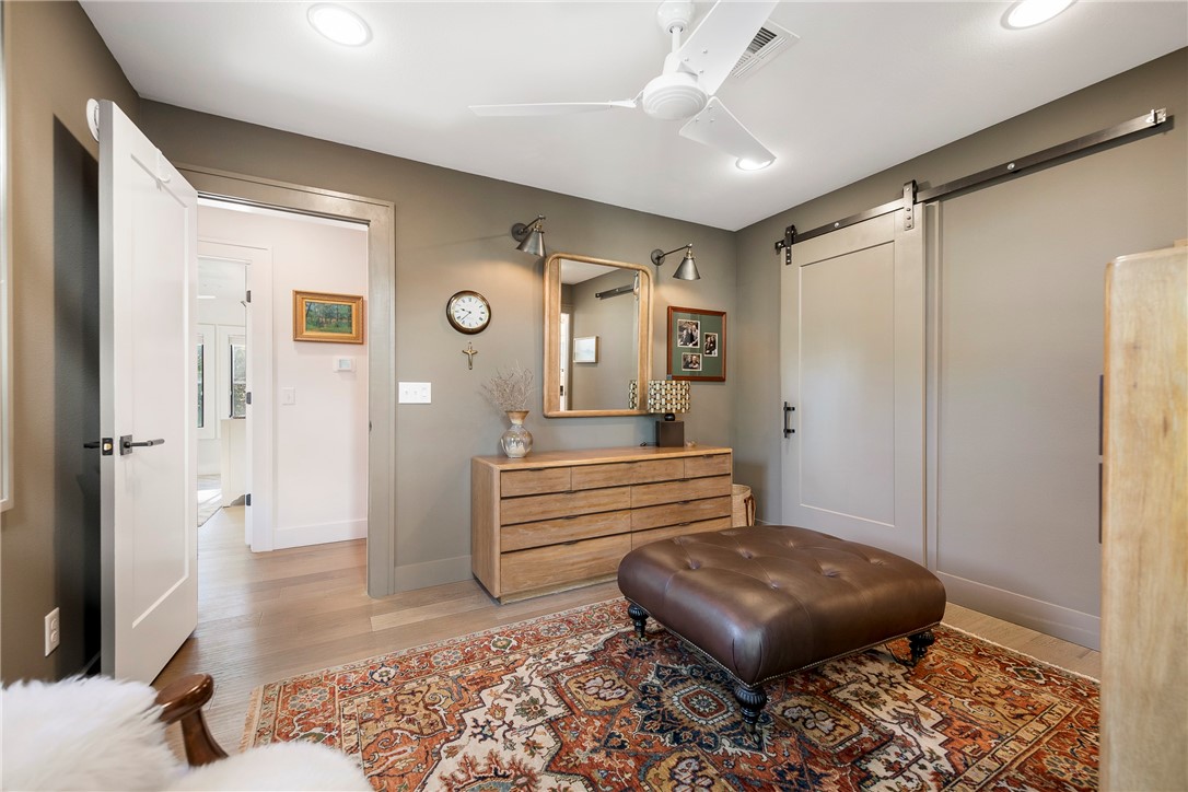 Black Apple - Residential