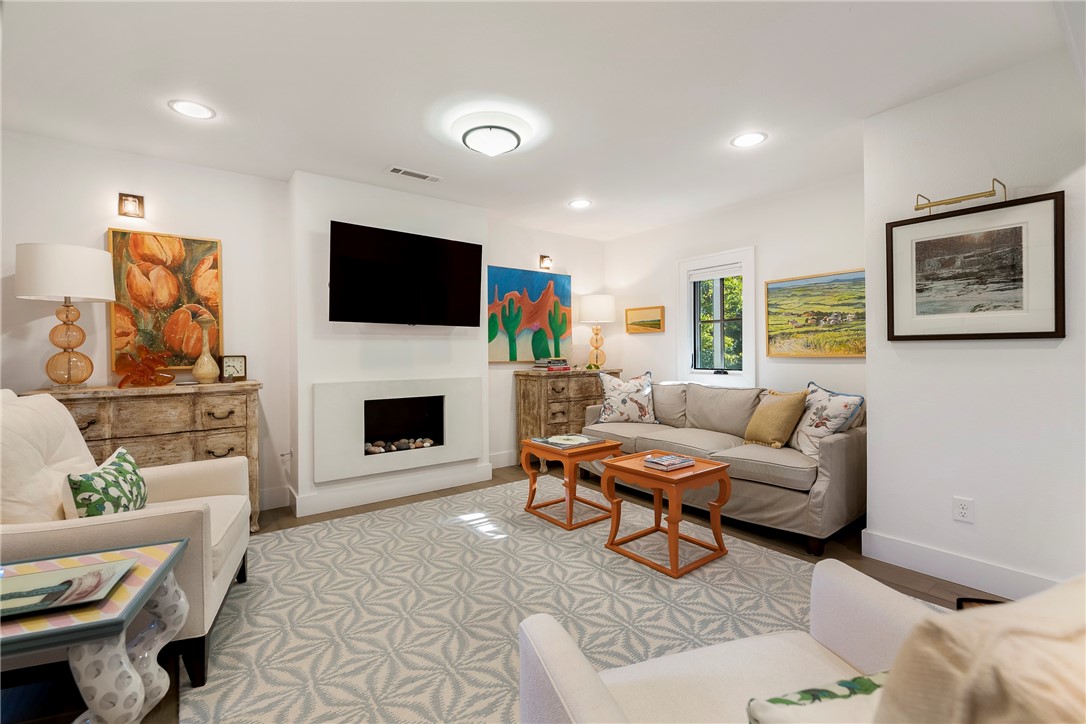 Black Apple - Residential