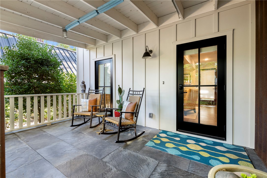 Black Apple - Residential