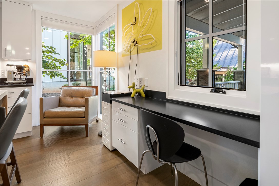 Black Apple - Residential