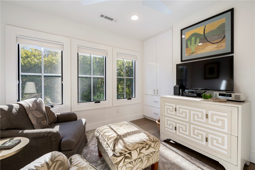 Black Apple - Residential