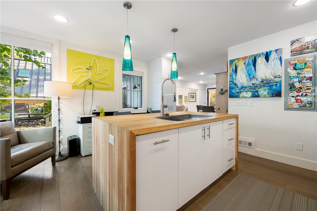 Black Apple - Residential