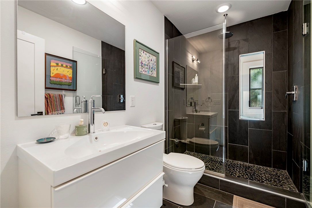 Black Apple - Residential