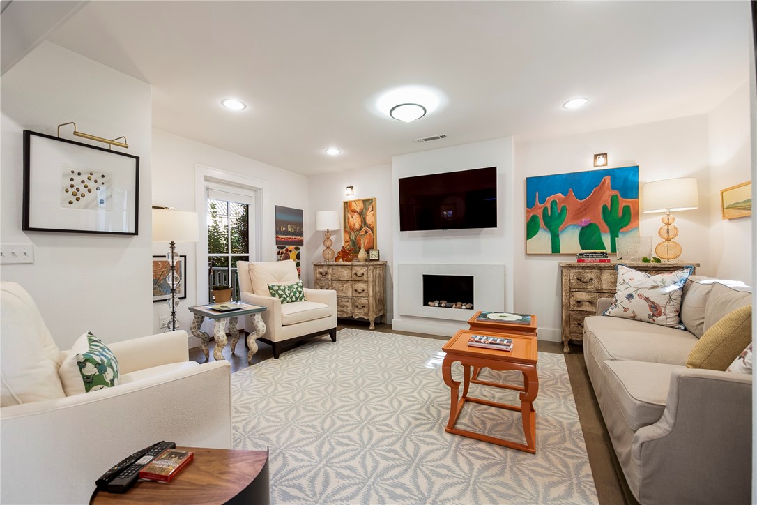 Black Apple - Residential