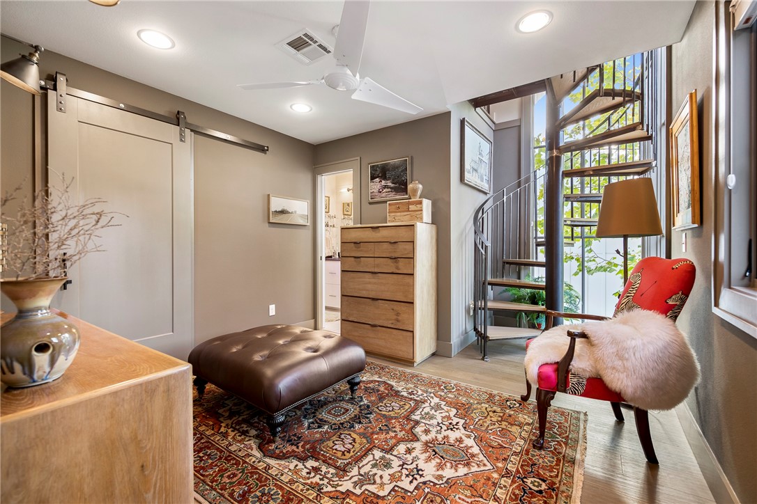 Black Apple - Residential