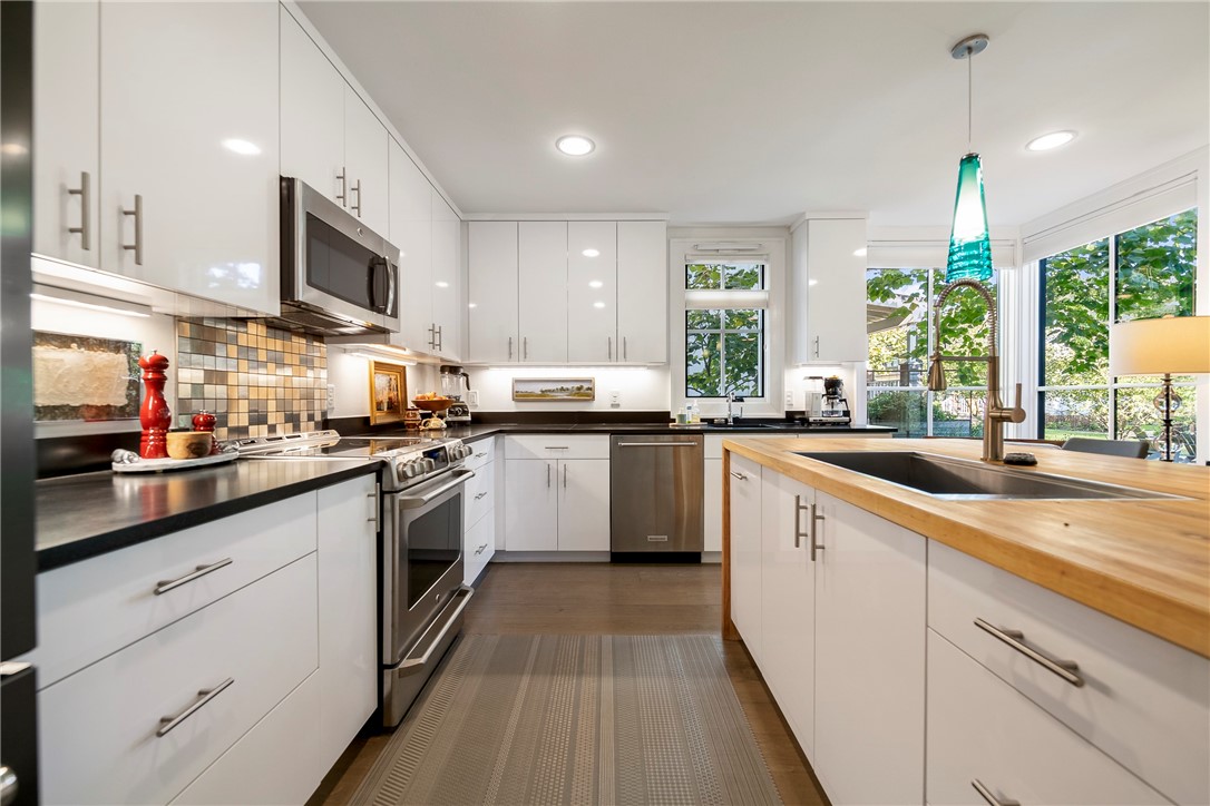 Black Apple - Residential