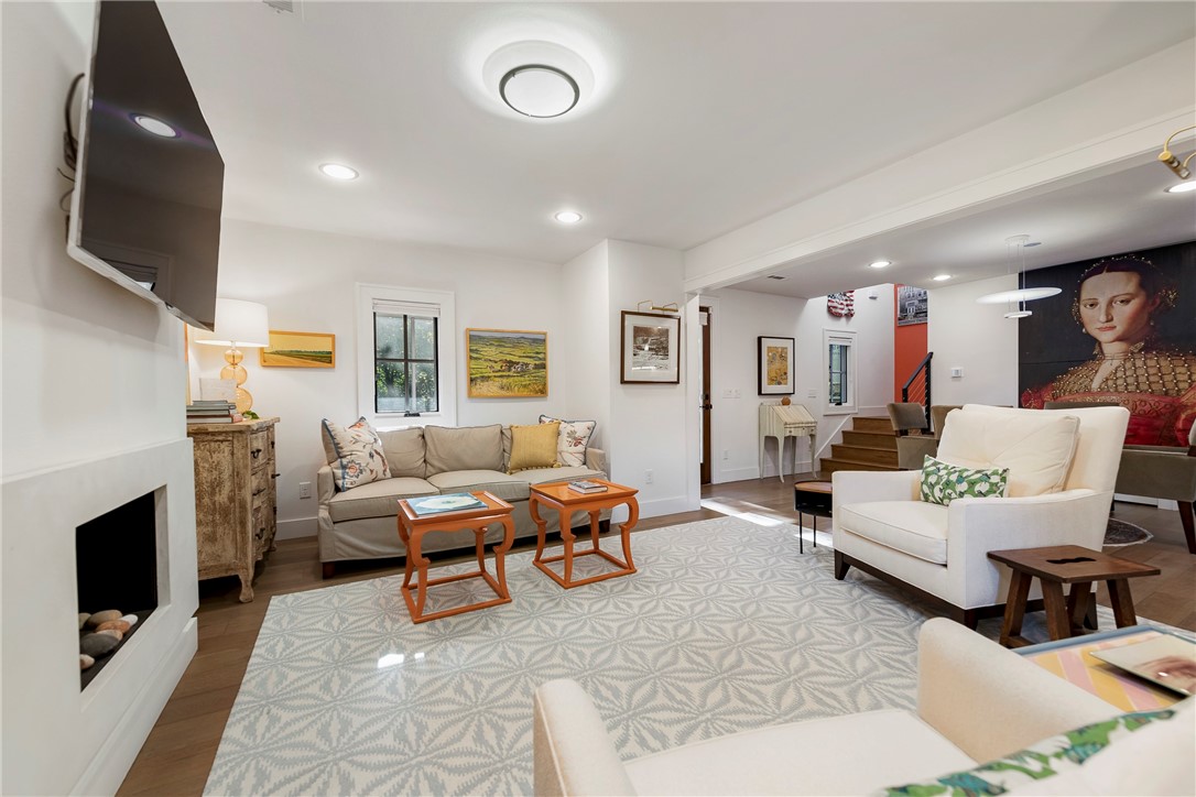 Black Apple - Residential