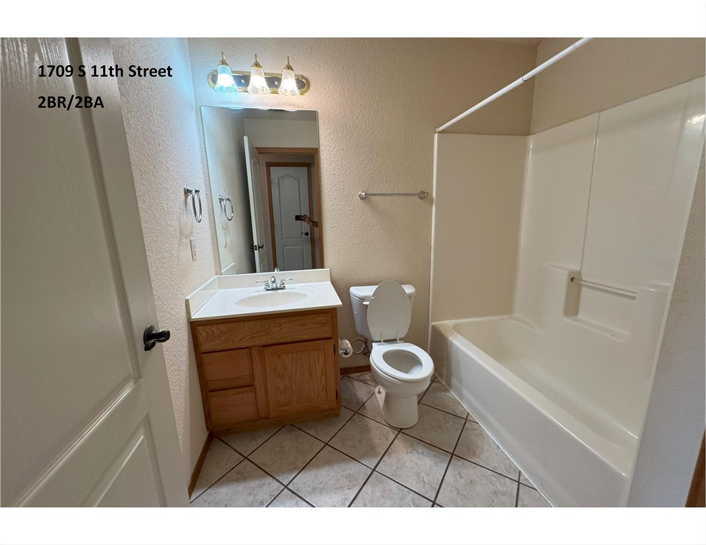 Catalpa Circle Rogers - Residential