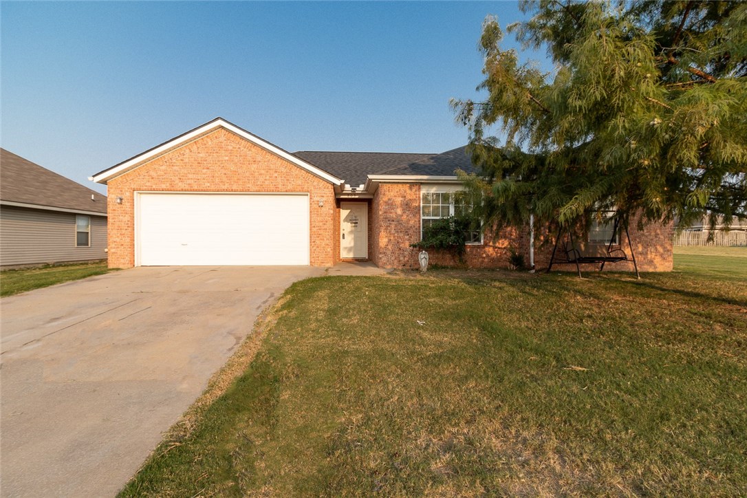 Come see this beautiful well maintained 4 bedroom home in Bentonville; Huge fenced back yard near schools, shopping, parks, trails and so much more. NEW ROOF!