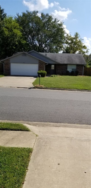 Nice house in West Fayetteville. House features 3 bedrooms, 2 baths, large living room complete with wood burning fireplace. Fenced in yard. Split floor plan. Large master bedroom. Frig included
