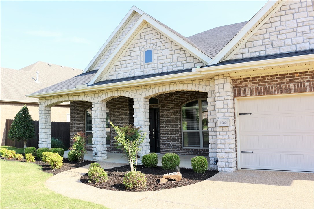 Gorgeous home in the Central Park subdivision. This home features: 4 bedroom, 3 Full Baths, dream kitchen with lots of counter space, granite counter, stainless steel appliances, huge laundry room with plenty of storage, crown molding throughout, wood floors in common areas, gas log fireplace, large master bedroom, walk-in closets, jetted tub, and separate walk-in shower. Home has 3 car garage. Huge fenced in backyard with views overlooking a pasture. Huge windows and covered patio let you enjoy the feeling of a country view. Close to everything including park and schools.
