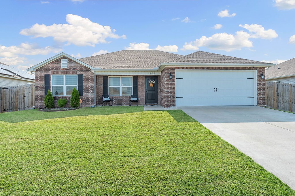 Beautifully maintained 3-bed, 2-bath home in Lakewood Crossing, built in 2021. This move-in ready home features an open layout, modern finishes, and a large flat backyard that's fully fencedāperfect for relaxing or entertaining. Located within walking distance to Janie Darr Elementary and just 1.8 miles to Mt Hebron Park. Only 2.5 miles from I-49 and 3 miles to the Pinnacle Promenade for easy access to shopping, dining, and more. There are also several miles of community walking trails, lots of large community greenspaces, and a community playground just a few hundred feet from the front door.