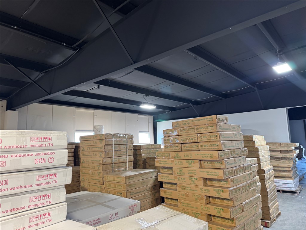 JACOBS SUB-ROGERS - Commercial Lease