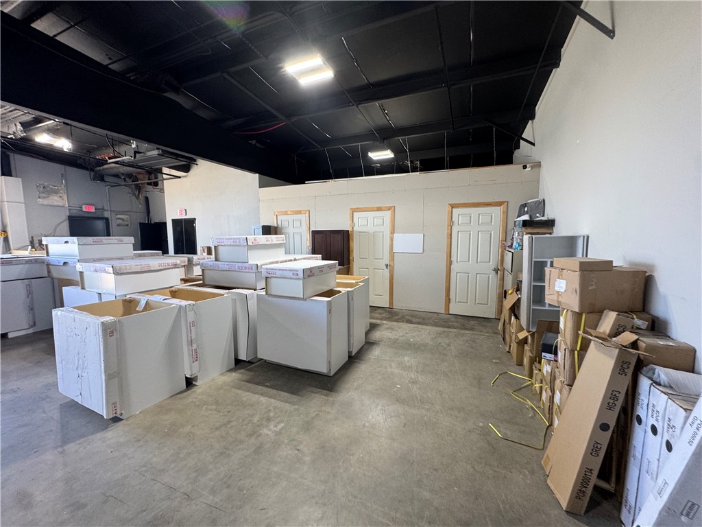 JACOBS SUB-ROGERS - Commercial Lease