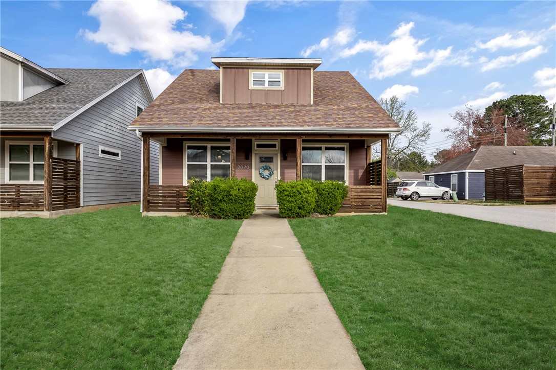 This is the cutest Craftsman style Bungalow home just waiting for next yearās students, investors or professionals. It is conveniently located to the University of Arkansas, Downtown Fayetteville and even the Razorback Greenway for easy access to walk or bike across NWA. This 3 bedroom, 2 ½ bath home with a 2 car garage has been very well maintained and is on a corner lot with a fenced yard.
You won't want to miss this beauty.